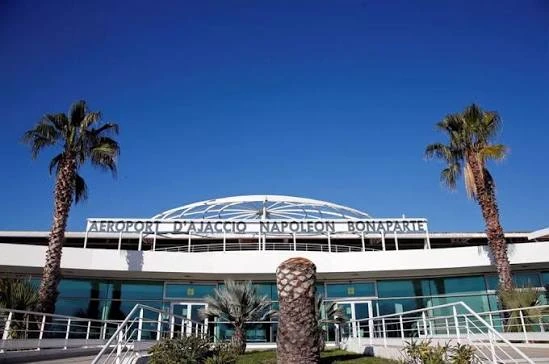 Guide aéroport Ajaccio Napoléon Bonaparte 2026 et accès